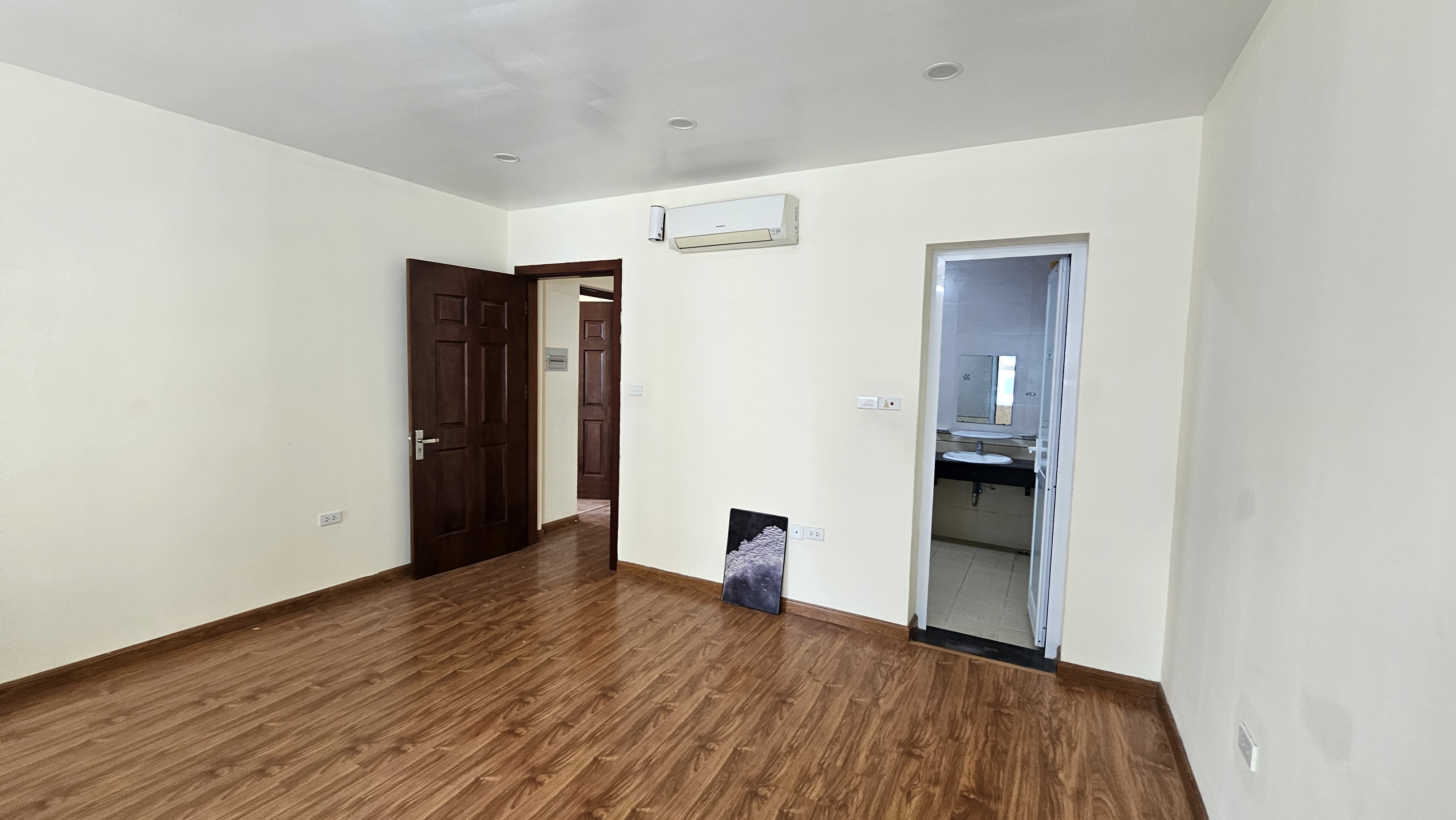 CHÍNH CHỦ CHO THUÊ CĂN HỘ CAO CẤP COMATCE TOWER – 145M² – Ở HOẶC LÀM VĂN PHÒNG – VÀO NGAY