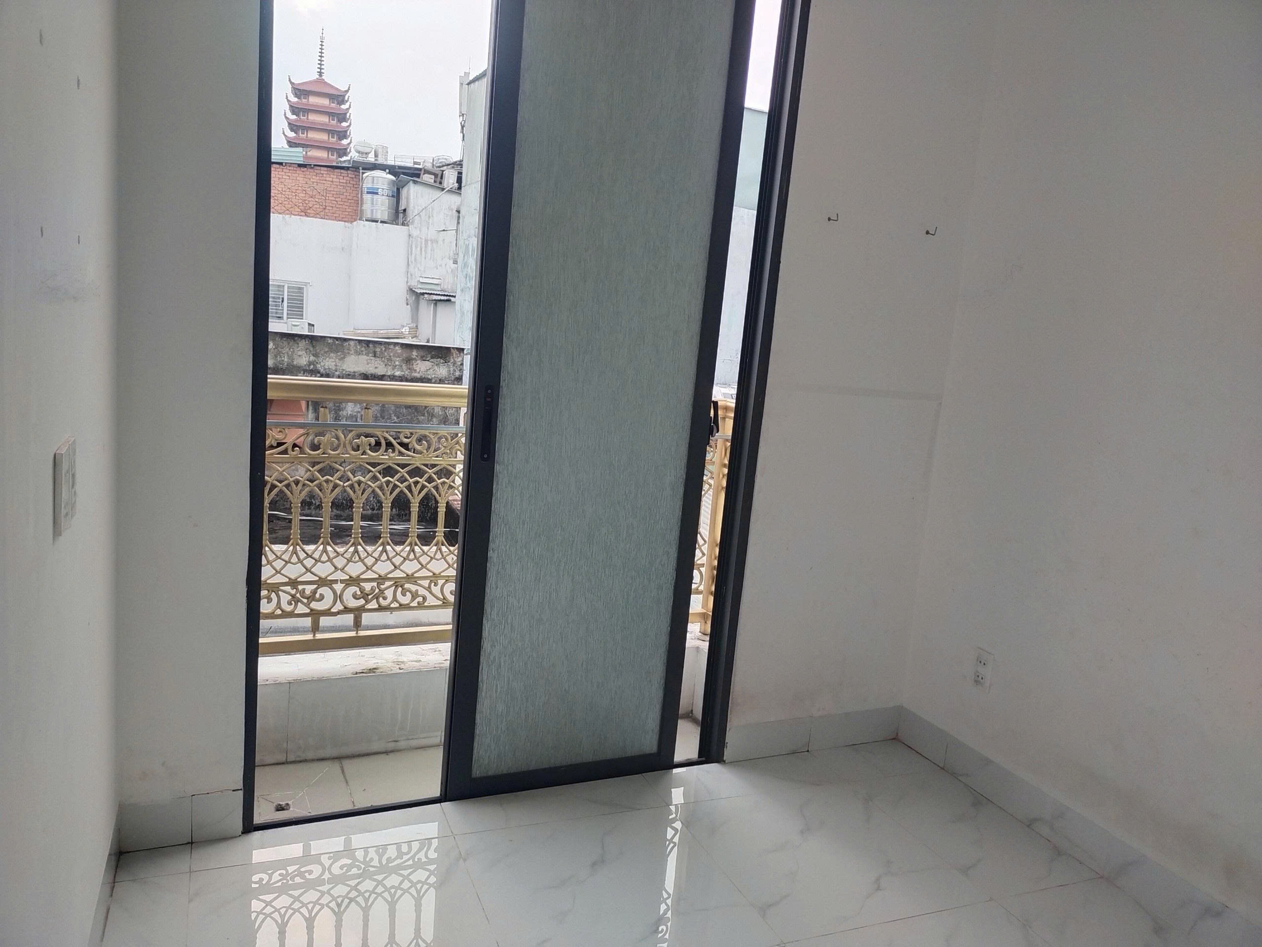 CHO THUÊ NHÀ NGUYÊN CĂN 3 TẦNG CÓ BAN CÔNG THOÁNG MÁT – HẺM 750 ĐIỆN BIÊN PHỦ, PHƯỜNG 10, QUẬN 10