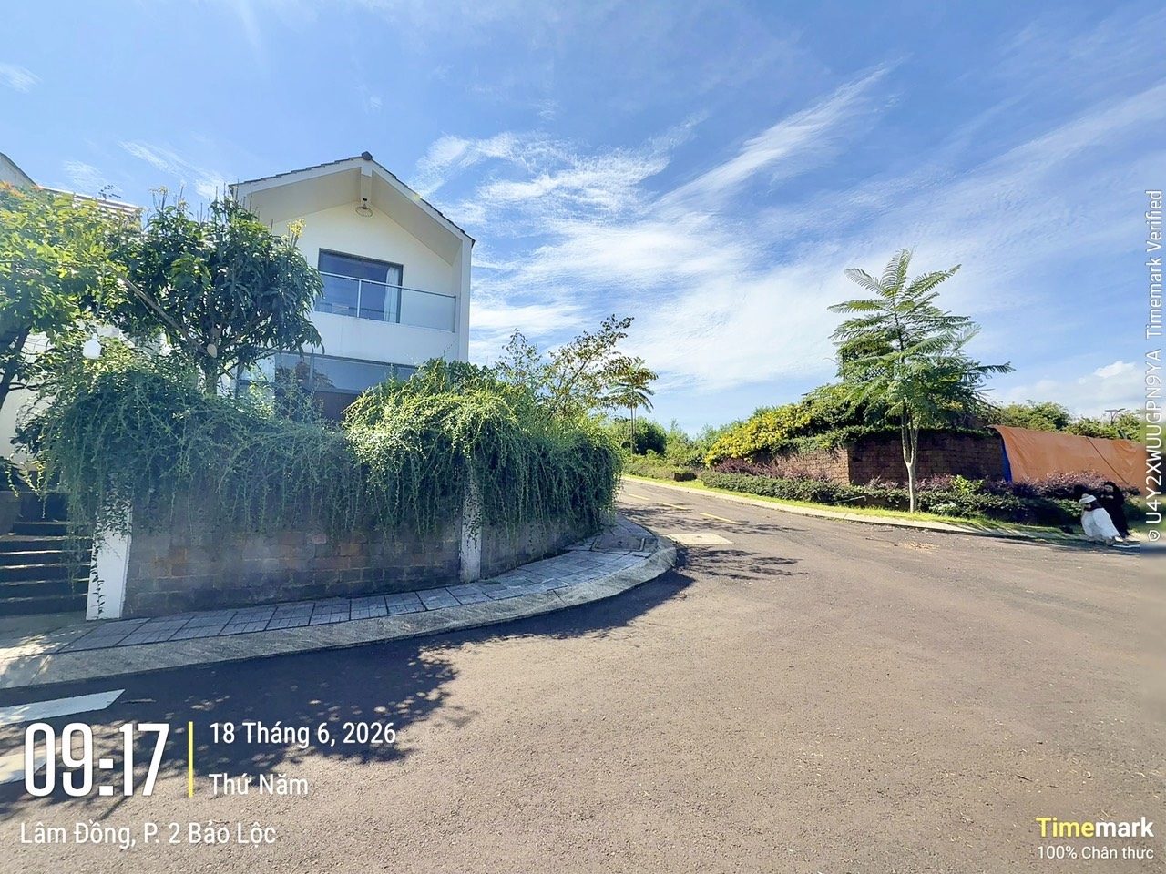 Bán căn villa nghỉ dưỡng mới xậy trung tâm mới TP Bảo Lộc. Có hồ bơi, nhà hàng, quán cafe .