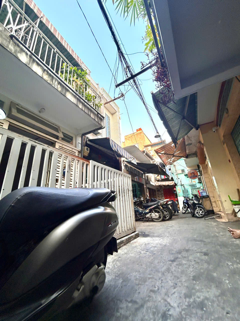 NHÀ BÁN CÁCH MẶT TIỀN ĐƯỜNG XE HƠI CHỈ VÀI CĂN- NGANG 3.6M- TRƯỚC NHÀ RỘNG 4M- CHỈ 3.8ĐỒNG- LƯU THÔNG ĐOÀN VĂN BƠ- XÓM CHIẾU - TÔN ĐẢN- NGUYỄN TẤT THÀNH🥰