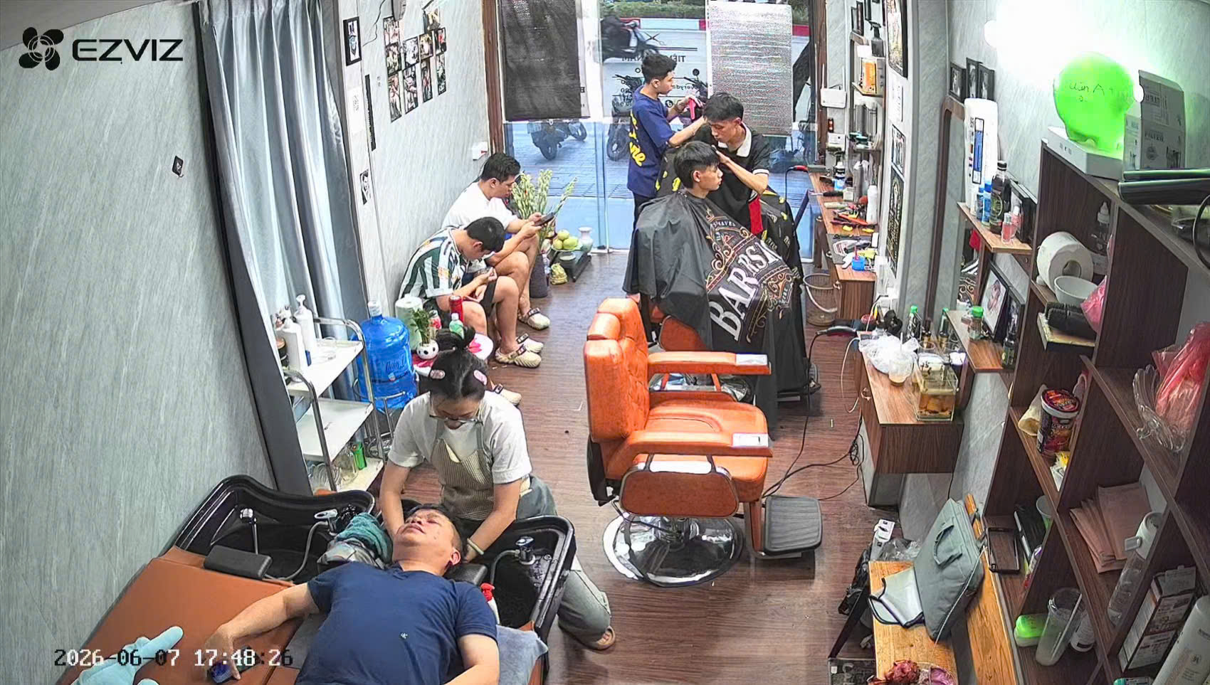 SANG NHƯỢNG TIỆM TÓC NAM TRẦN CUNG Do gia đình có công việc riêng nên không có thời gian quản lý