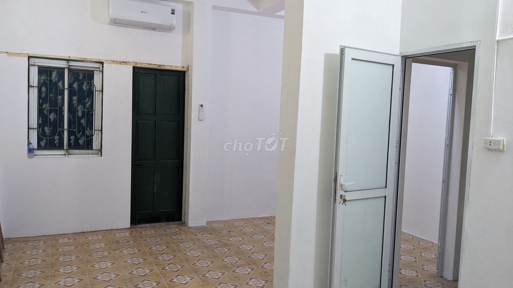 Cho thuê nhà riêng 30m2x 3 tầng tại ngõ 1194 Đường Láng.