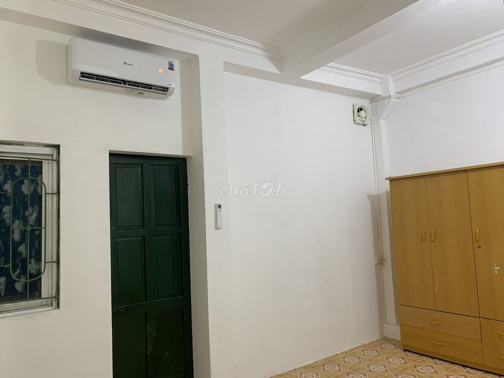 Cho thuê nhà riêng 30m2x 3 tầng tại ngõ 1194 Đường Láng.