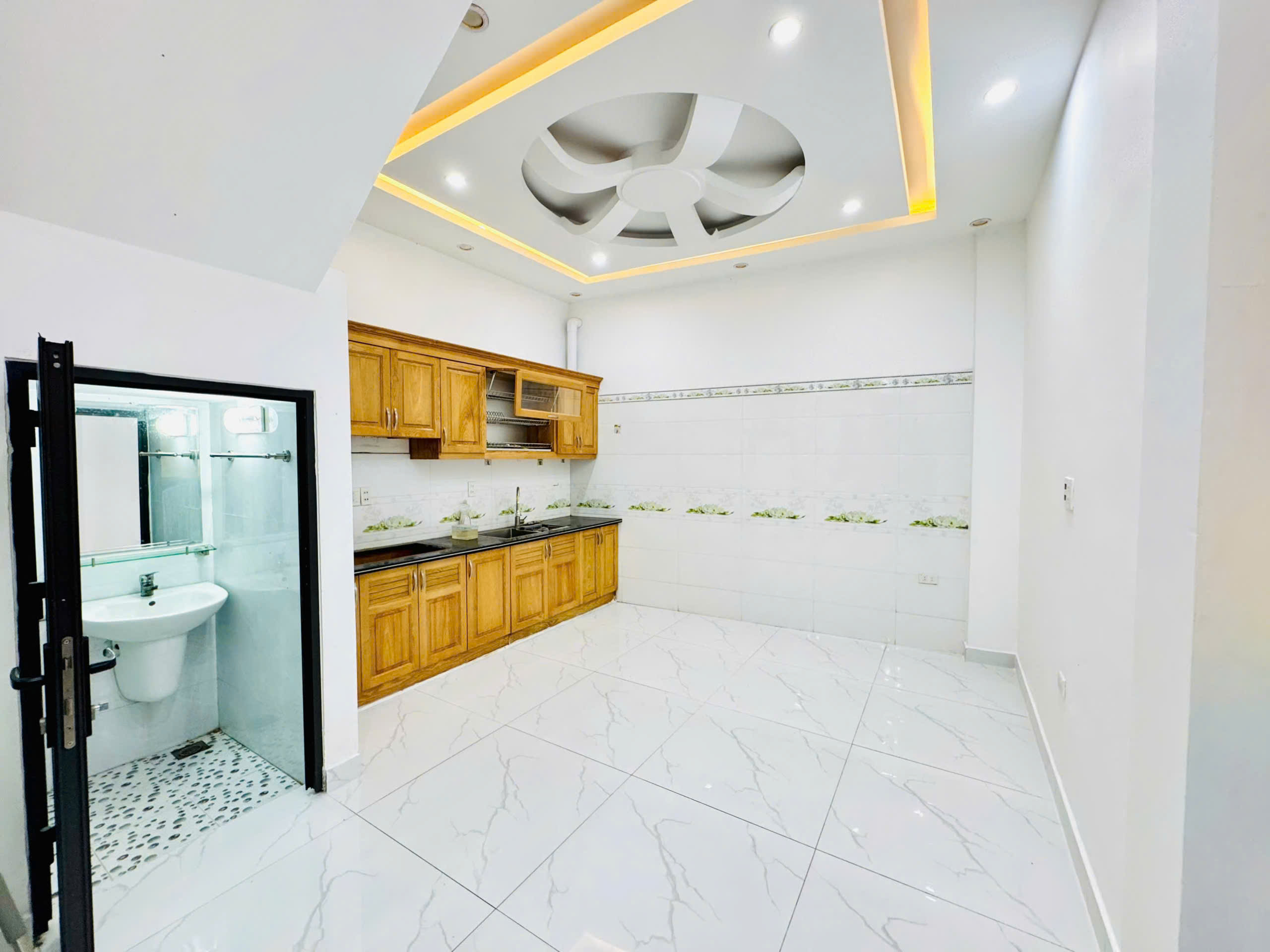 🏡 NHÀ 3 TẦNG TRUNG TÂM NGÔ GIA TỰ – CÓ SÂN RIÊNG 12M² – GIÁ 2,85 TỶ