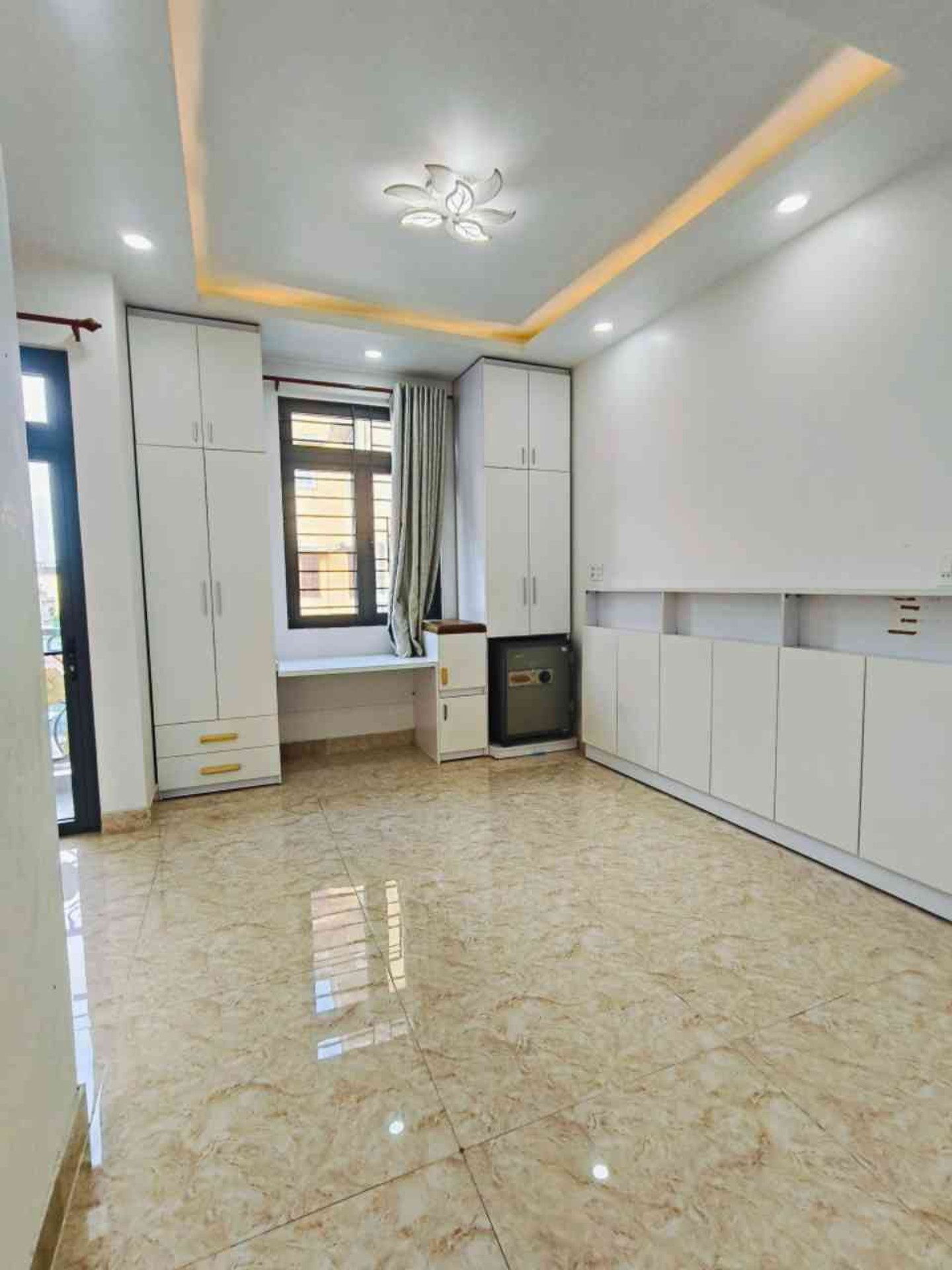 Nhà đẹp Bùi Minh Trực, ngang 5m, công viên, 4 tầng ở ngay giáp Quận 5