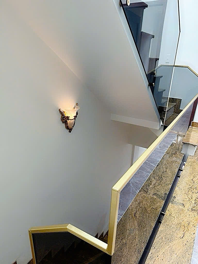 CHÍNH CHỦ CẦN BÁN  NHÀ 3 TẦNG MẶT TIỀN KD Đ. HUYỀN QUANG, P.TÂN ĐỊNH, QUẬN 1  * LH GIANG GIANG:0938676685