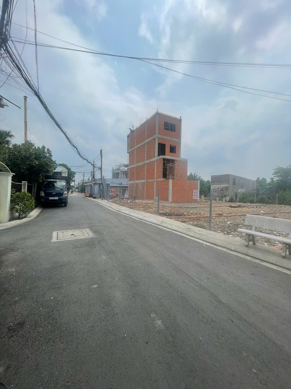 BÁN ĐẤT MẶT TIỀN ĐƯỜNG NHỰA 12M TẶNG MÓNG 4 TẤM CÓ SẴN 5x20m