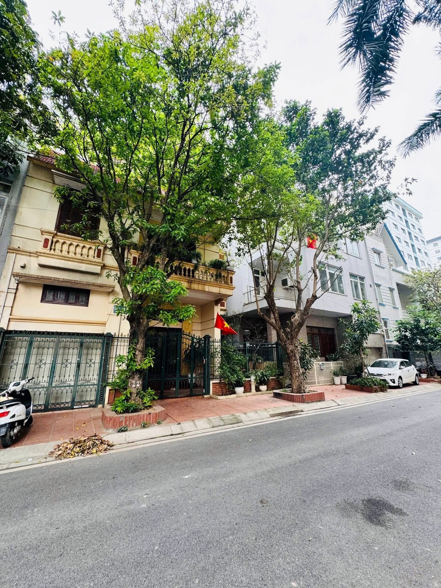 Nhà Ngọc Thụy long Biên 15 tỷ ô tô vỉa hè 80m ở thích