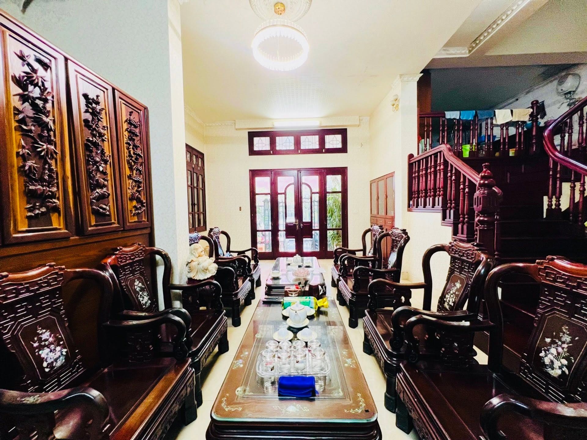 Thạch Bàn 15 tỷ 70m mặt tiền 6m ô tô đỗ cửa ngày đêm,long biên