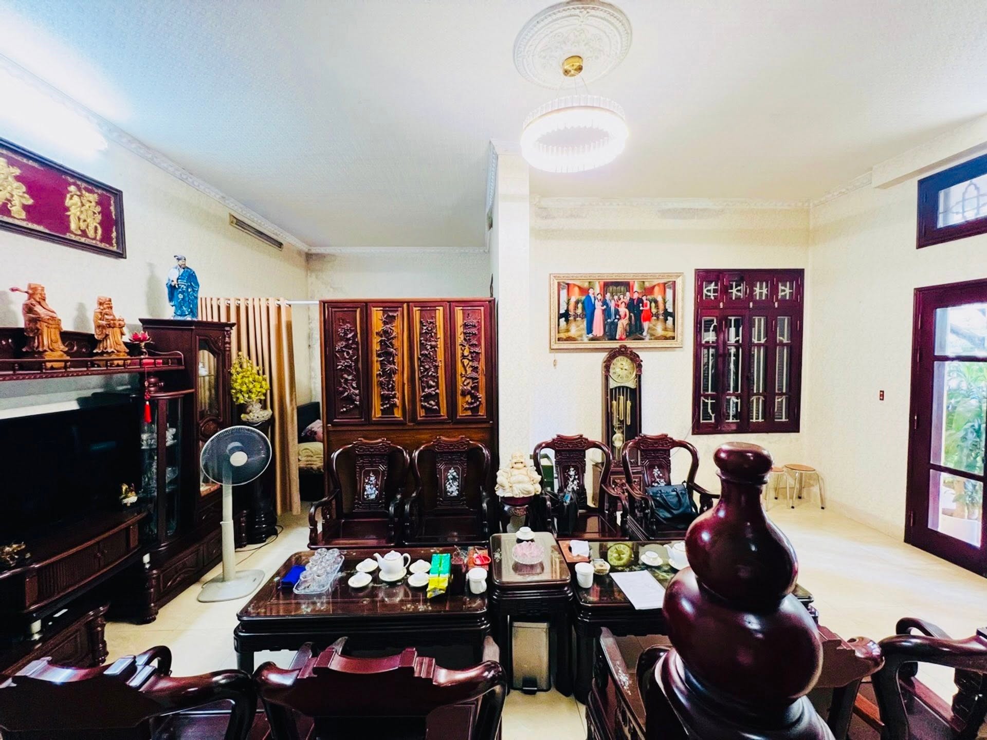 Thạch Bàn 15 tỷ 70m mặt tiền 6m ô tô đỗ cửa ngày đêm,long biên