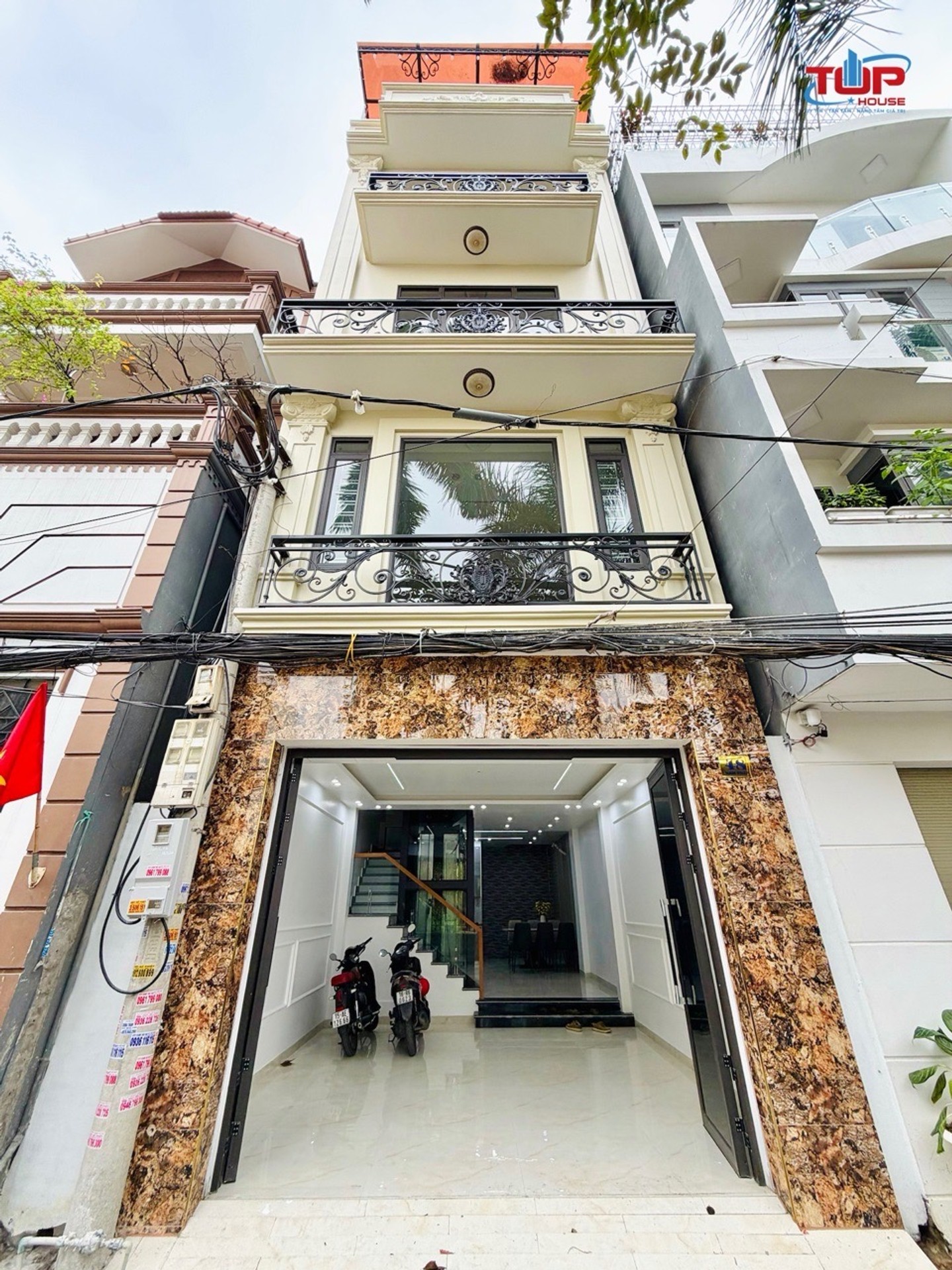 Siêu phẩm Lạch Tray - Văn Cao, nhà mới có thang máy, vị trí đẹp kết hợp ở và kinh doanh.