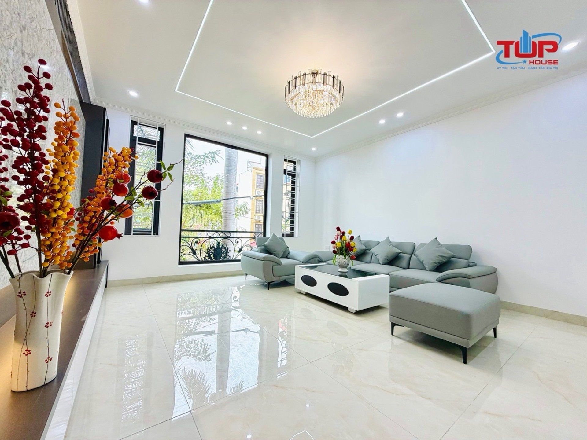 Siêu phẩm Lạch Tray - Văn Cao, nhà mới có thang máy, vị trí đẹp kết hợp ở và kinh doanh.