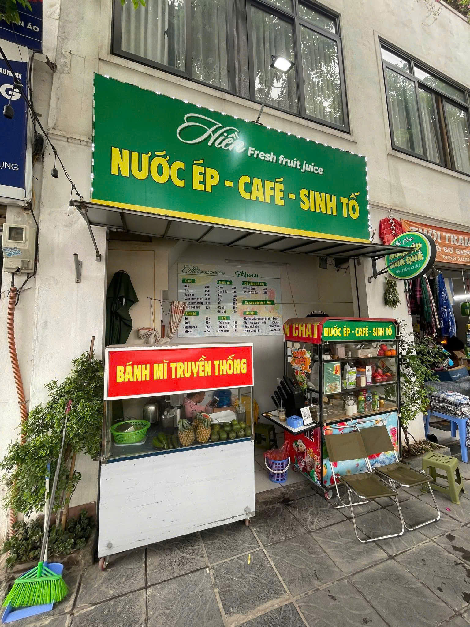 SANG NHƯỢNG QUÁN NƯỚC ÉP - CÀ PHÊ - SINH TỐ MANG ĐI Vị trí: Phố Đại La, gần trường đại học KT quốc dân