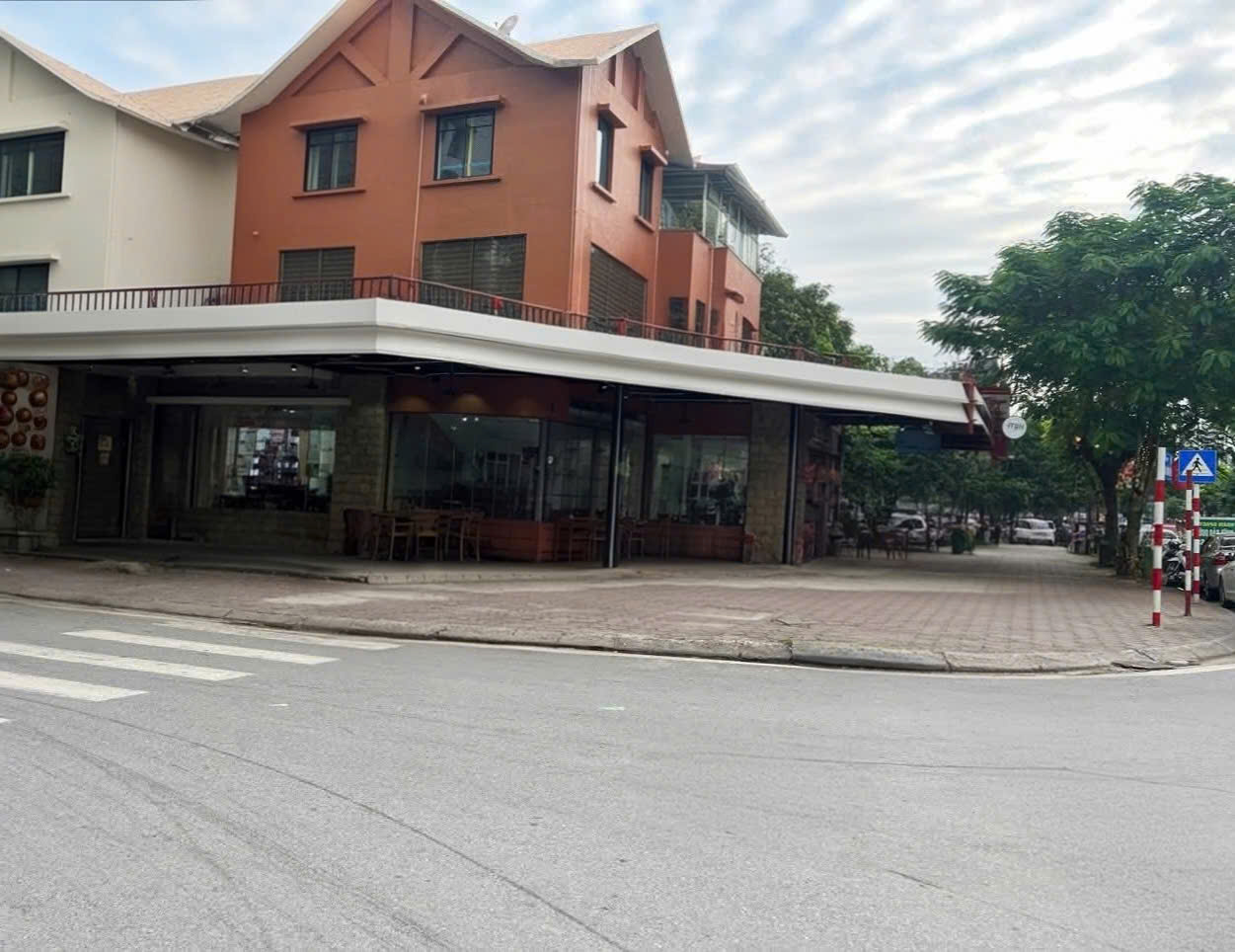 Cho thuê nhà, Xã Đàn, Ô Chợ Dừa, Nguyễn Lương Bằng; 117m2* 4T -30 tr