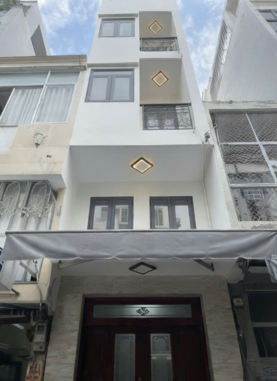 bán nhả mặt tiền kinh doanh khánh hội cạnh Q1 là Q4 
GIÁ có 5 đ