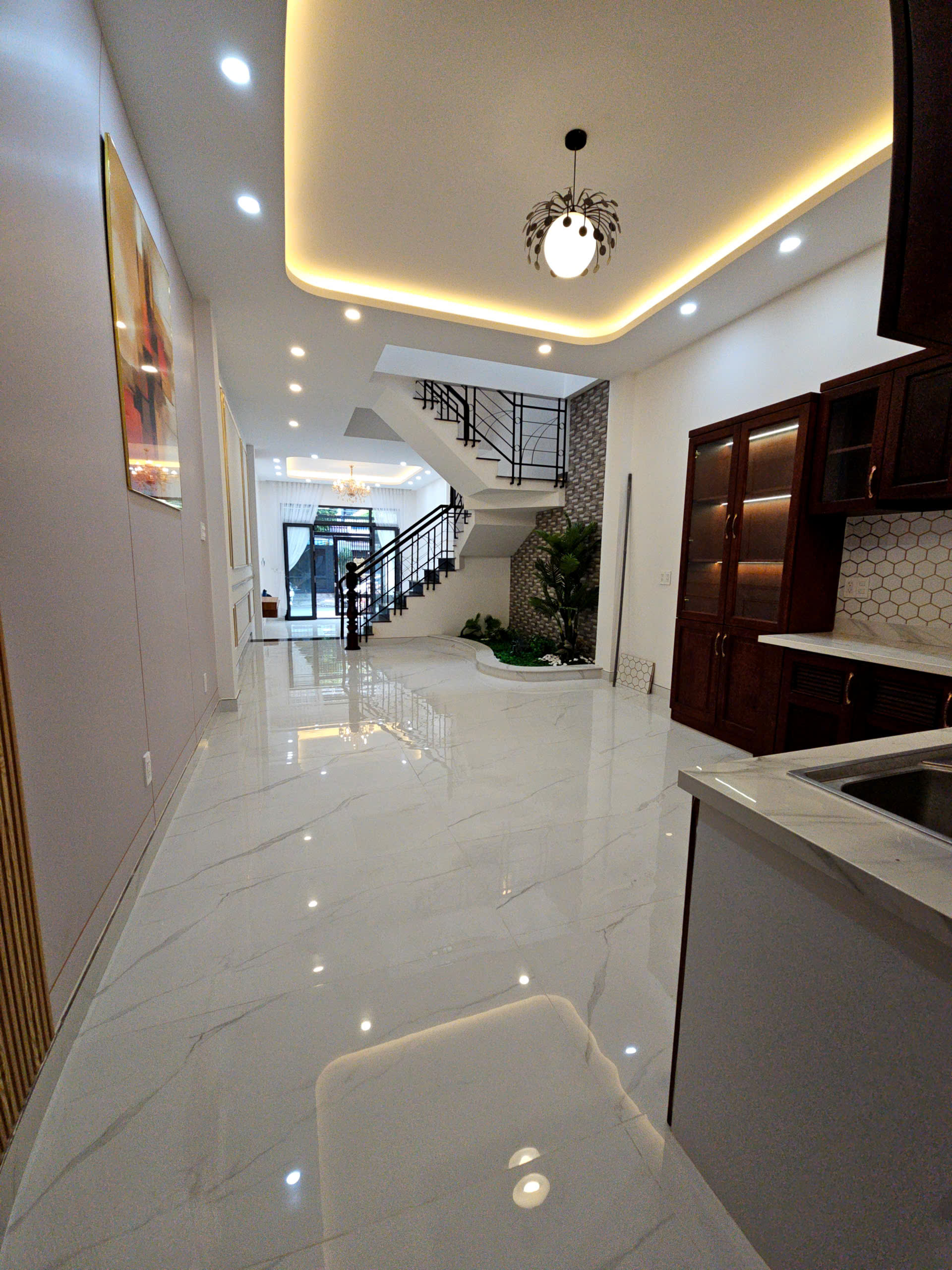 Bán biệt thự Tân quy Q7 KINH DOANH 

Ngang 4 dài 19 

xây dựng mới 3 tấm