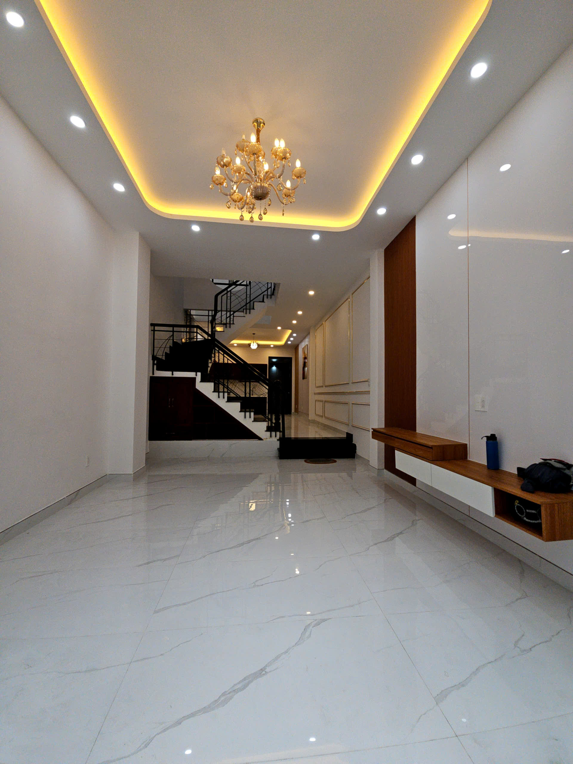 Bán biệt thự Tân quy Q7 KINH DOANH 

Ngang 4 dài 19 

xây dựng mới 3 tấm
