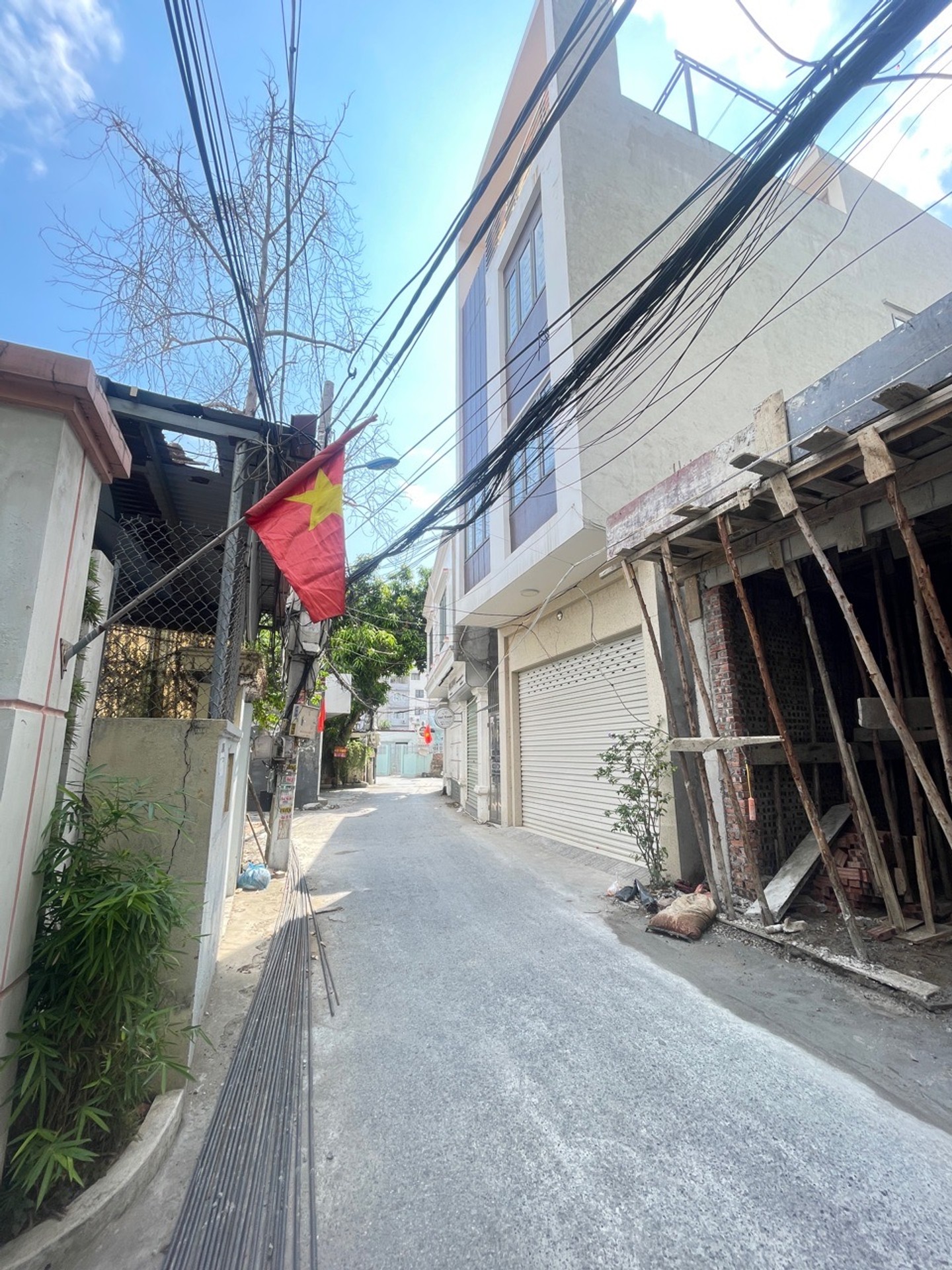 Nhà mới ngõ Đông Khê – 52m² x 5 tầng, có thang máy, ô tô vào tận nhà.