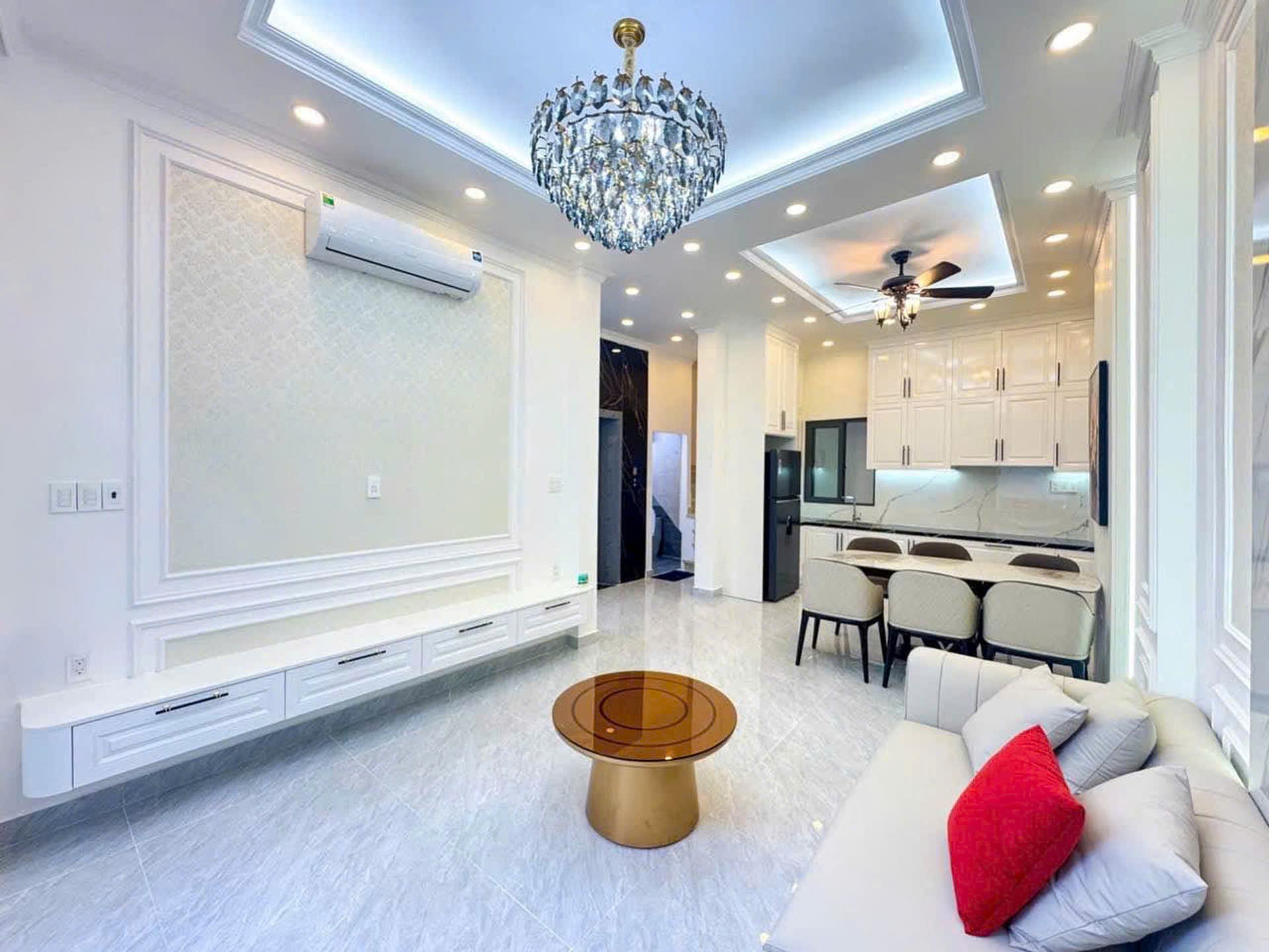 Bán nhà  biệt thự mini kế phú mỹ hưng Q7 
NGANG 8 dài 9.9  SIÊU SANG 
chỉ 8 đ