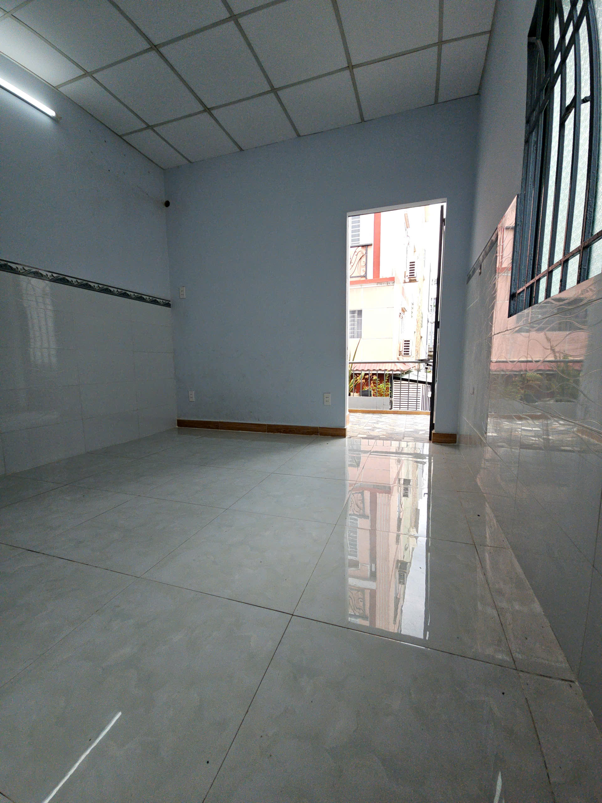 Bán nhà sát mặt tiền đại lộ khánh hội Q4 kế Q1 

Ngang 3.3 dài 13 nở 4.2 ...-3