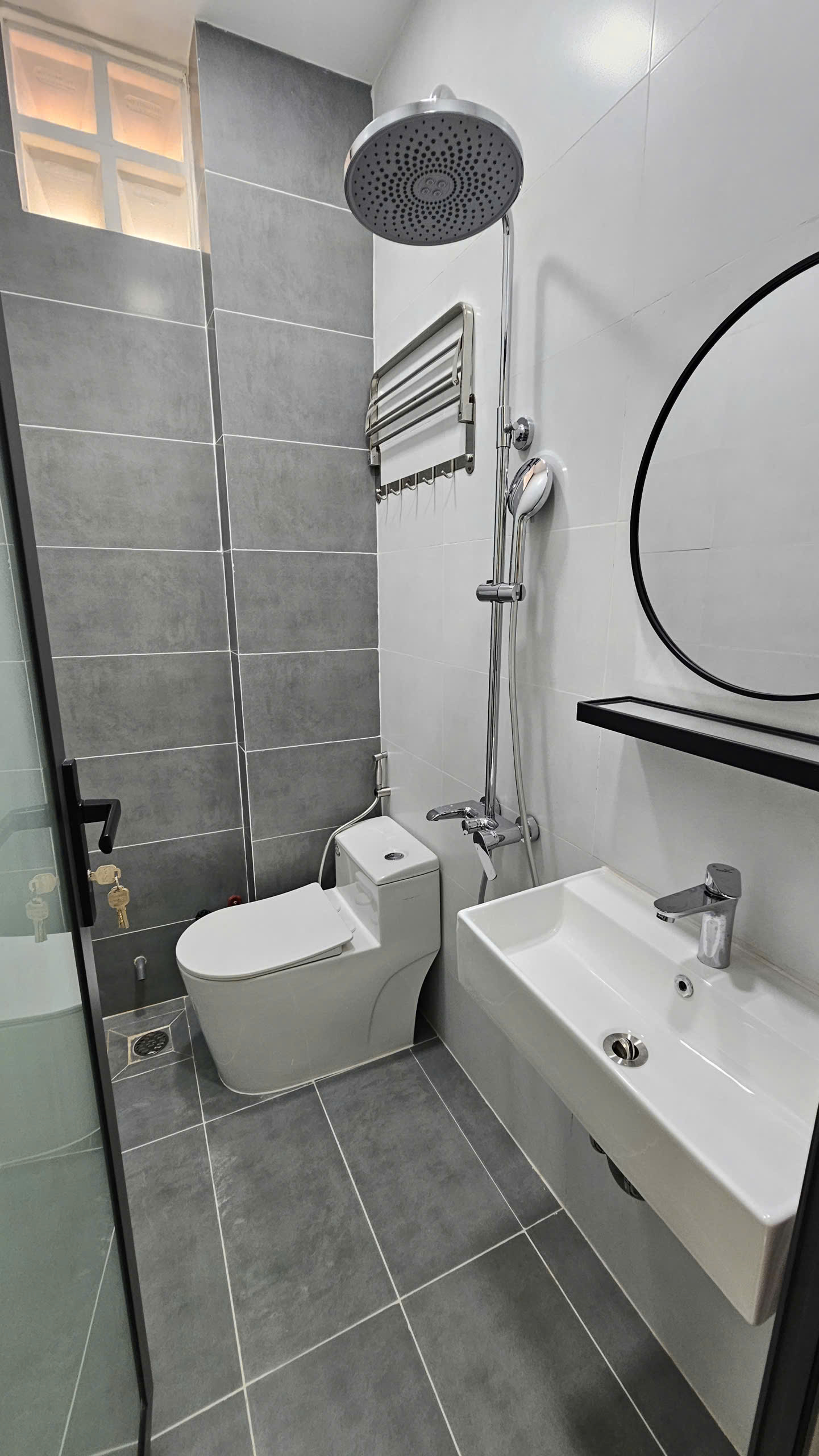 bán nhà trung tấm Q4 
CẠNH Q1 
Ngang 3 dài 18
xây dựng mới bê tông