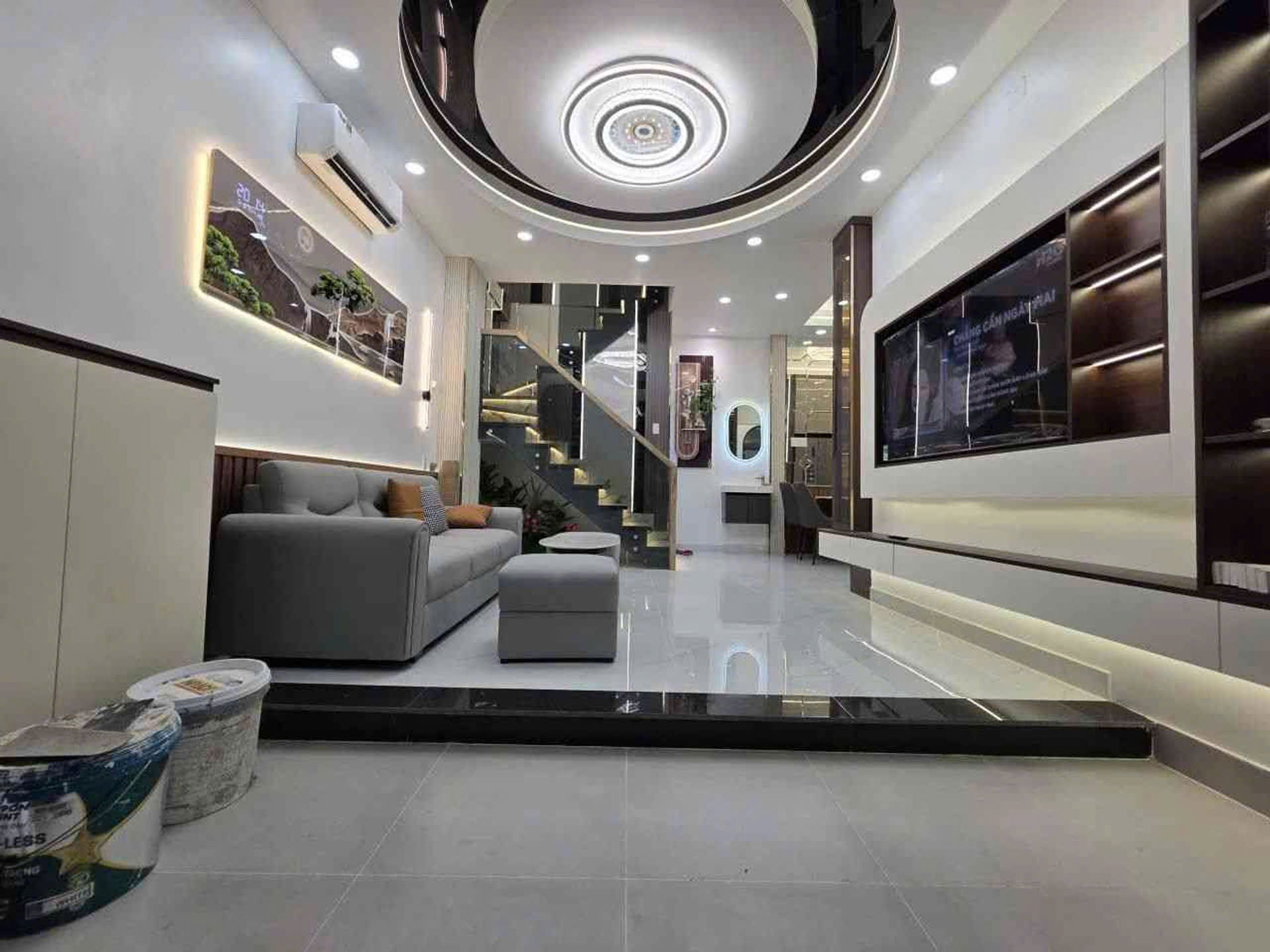 bán nhà siệu đẹp Q7 
Ngang 7.5  x7 đúc bê tông mới
