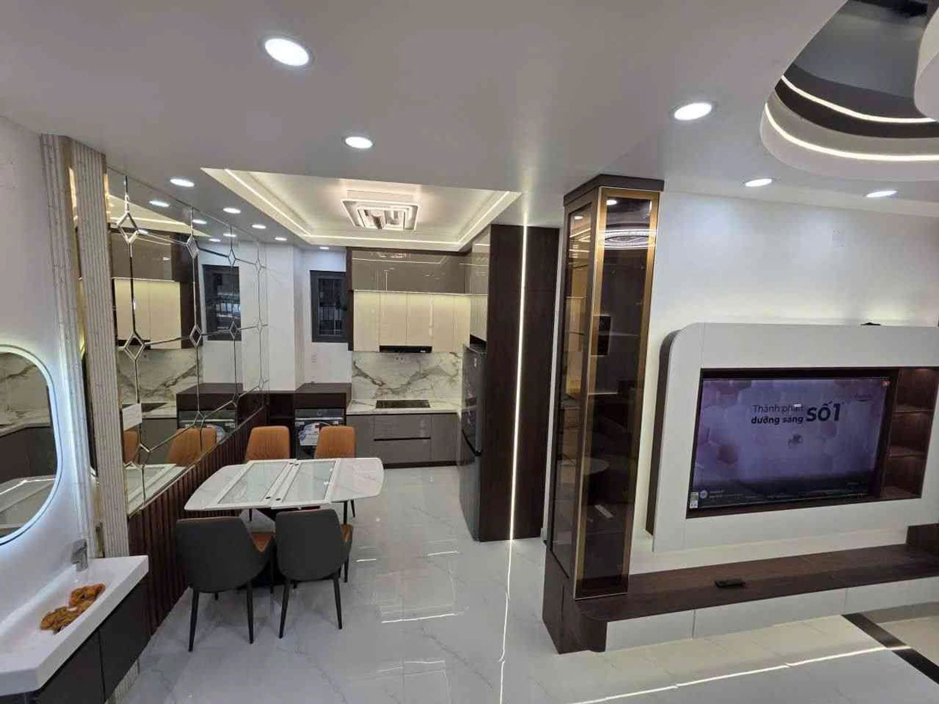 bán nhà siệu đẹp Q7 
Ngang 7.5  x7 đúc bê tông mới