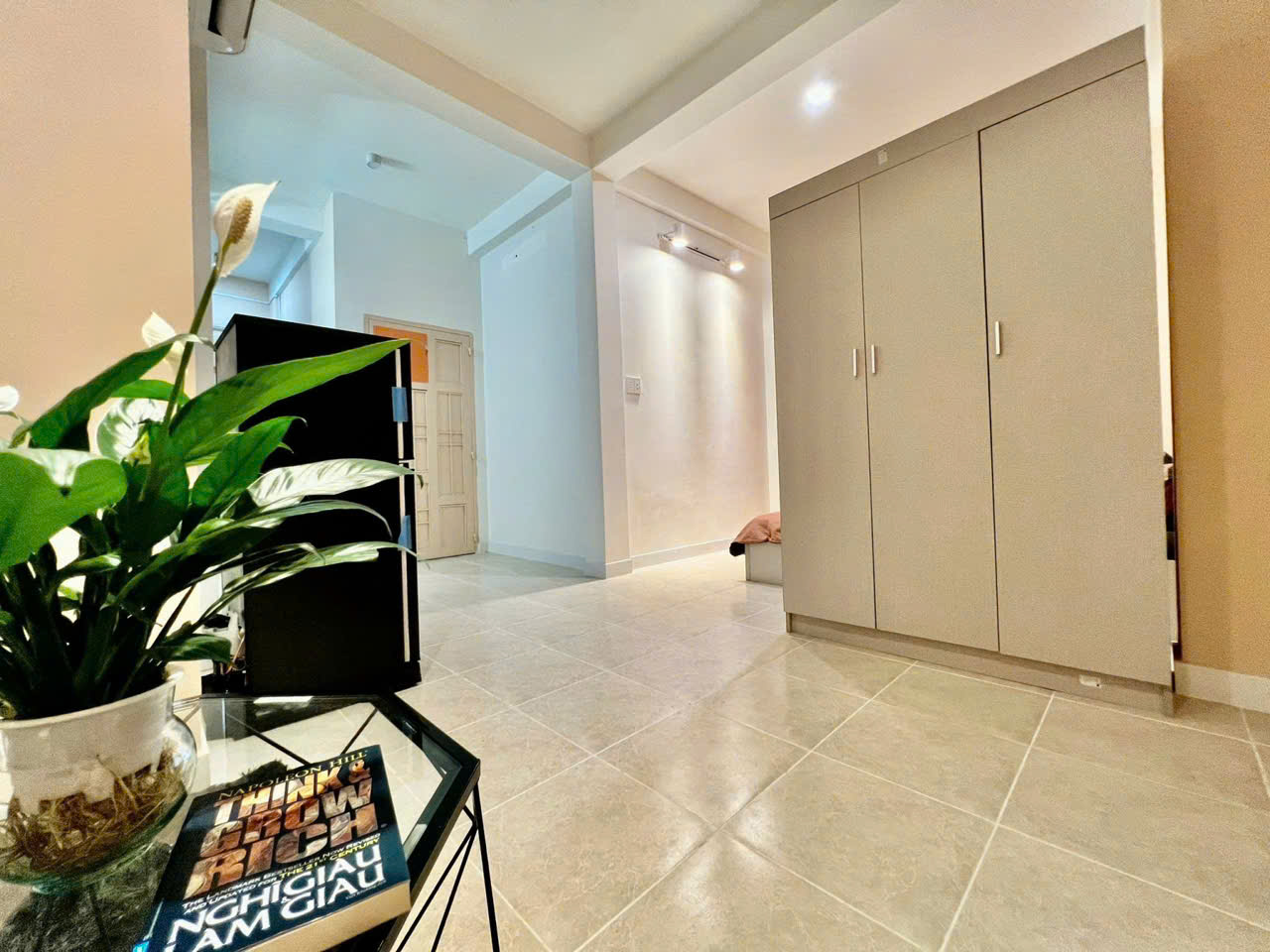 bán nhà ĐẸP Ngang 3.2 x 10 nở 5m 
đúc 5 tấm Q4 có 4 Đ