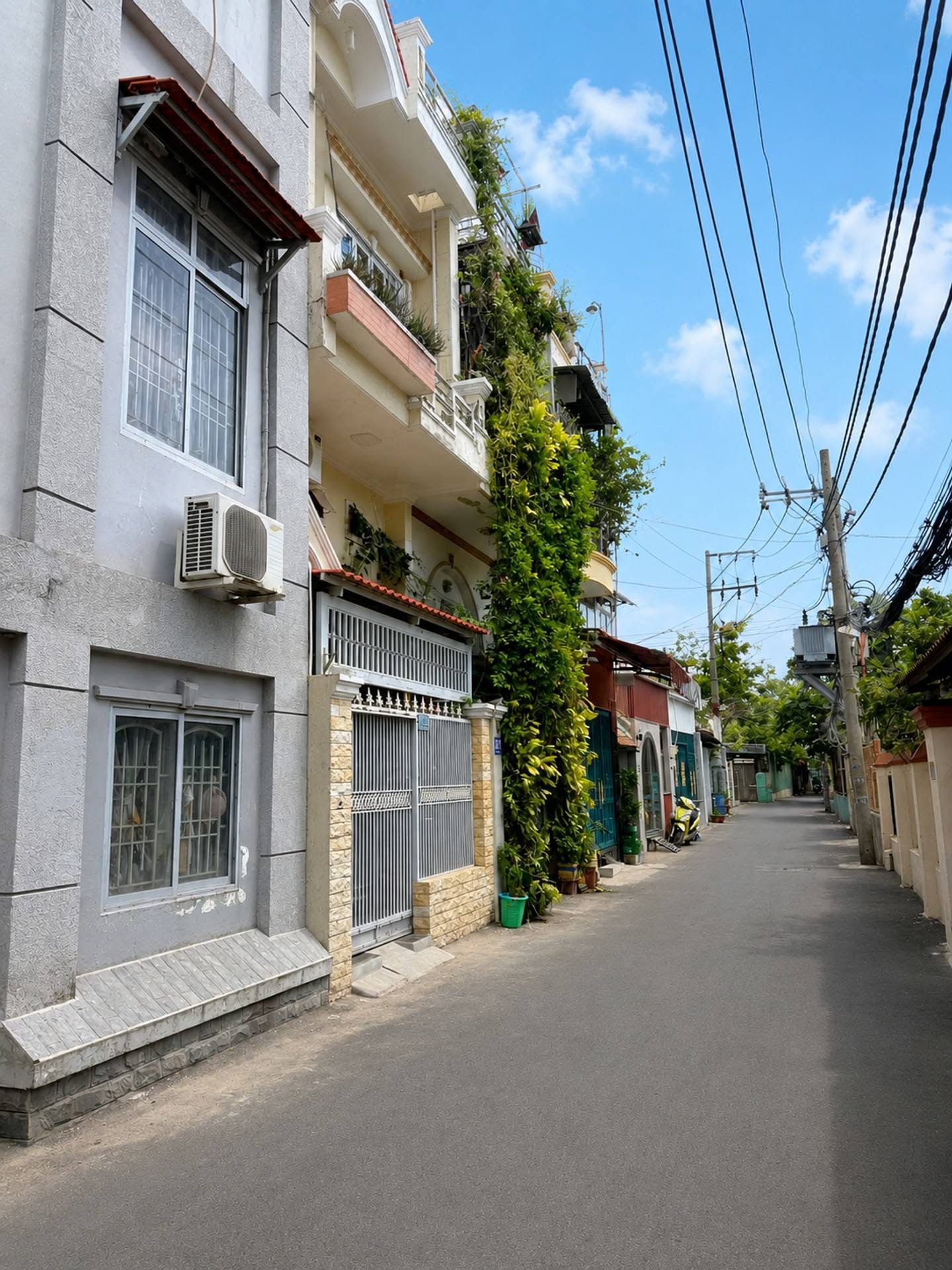 [Hiệp Bình Chánh] Nhà mới 3 tầng đẹp lung linh  - Hẻm xe hơi thông - Đối diện Gigamall và ĐH Luật - 5.35 tỷ TL