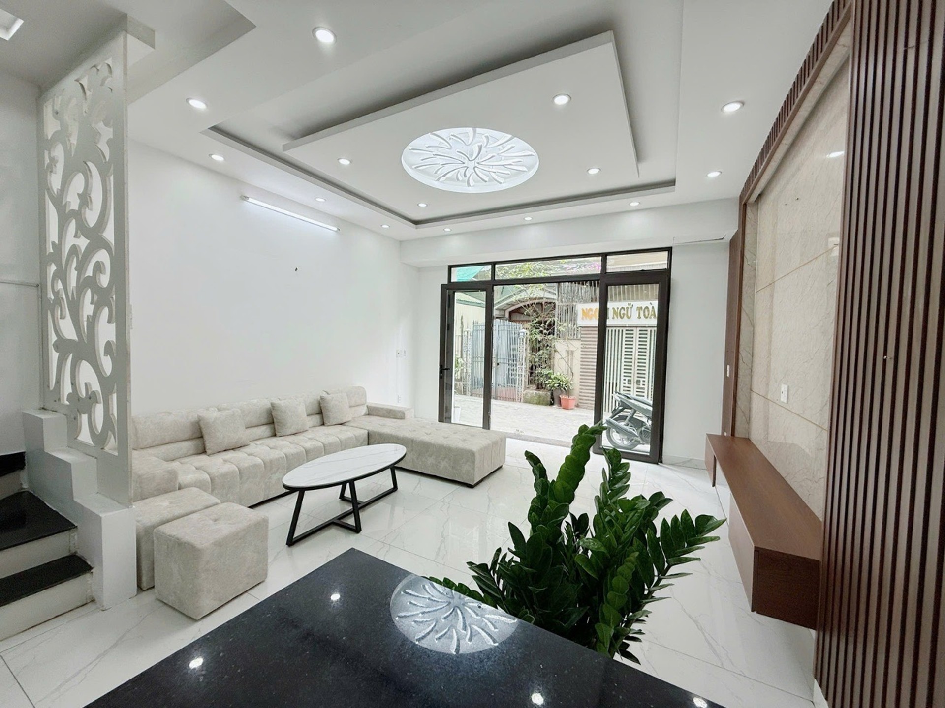Nhà ngõ Lạch Tray - 43m² x 4 tầng, ô tô vào tận nhà.