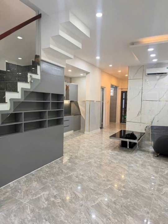 Nhà mới 2 tầng (4.2x15m nở hậu 5.7m) HXH sát đường An Dương Vương P3Q5