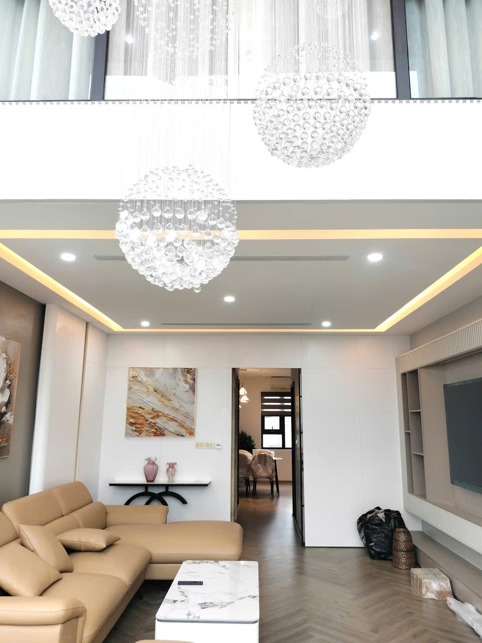 Hàng hiếm mặt đường Lý Sơn - Long Biên-3