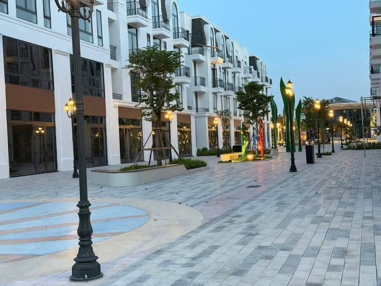 THẬT KHÔNG THỂ TIN NỔI CHỈ 4,5 TỶ SỞ HỮU NGÀY LIỀN KỀ 4 TẦNG DT 62,5M2 TẠI KĐT VLASTA THUỶ NGUYÊN NGAY TẠI TRUNG TÂM THỊ TRẤN NÚI ĐÈO ,GẦN TRUNG TÂM HÀNH CHÍNH MỚI HẢI PHÒNG