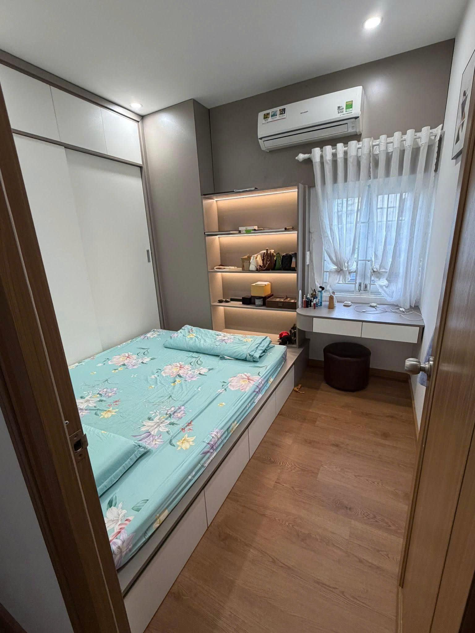 # Nhà sát MT Hàn Mặc Tử, kiệt thông, 47m2, ngang 4.2m, 2 tầng để lại nội thất, 3.x tỷ-3