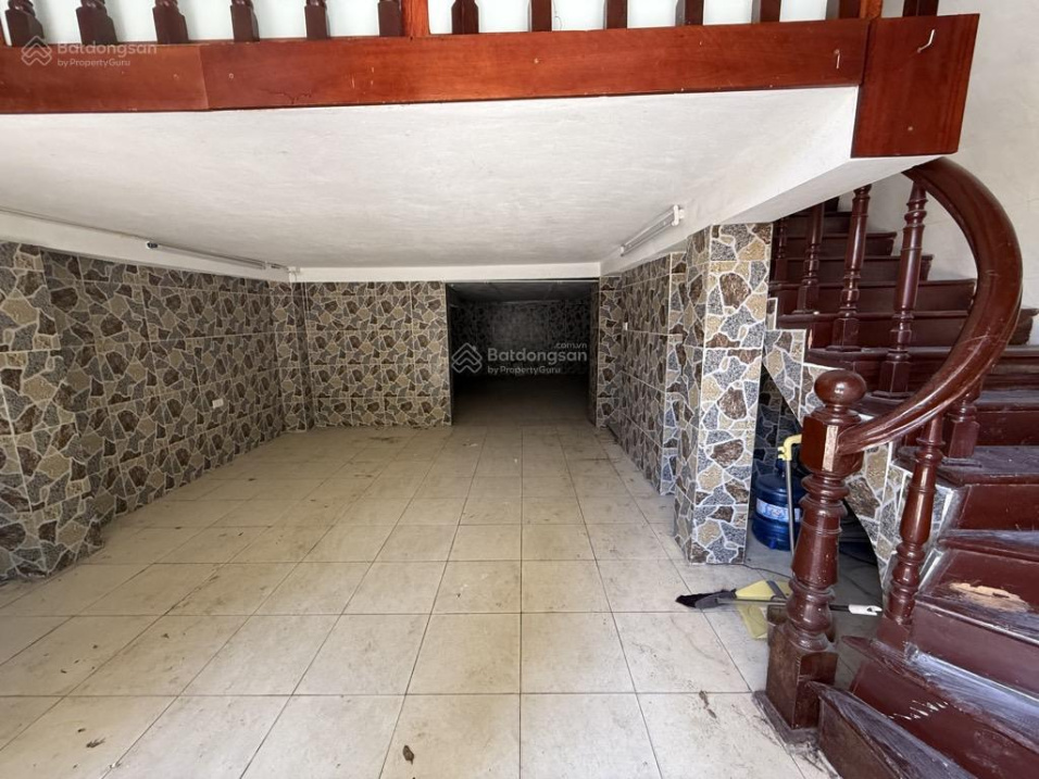 PHÂN LÔ BỘ CÔNG AN, HOÀNG VĂN THÁI, PHƯƠNG LIỆT, LÔ GÓC, Ô TÔ TRÁNH