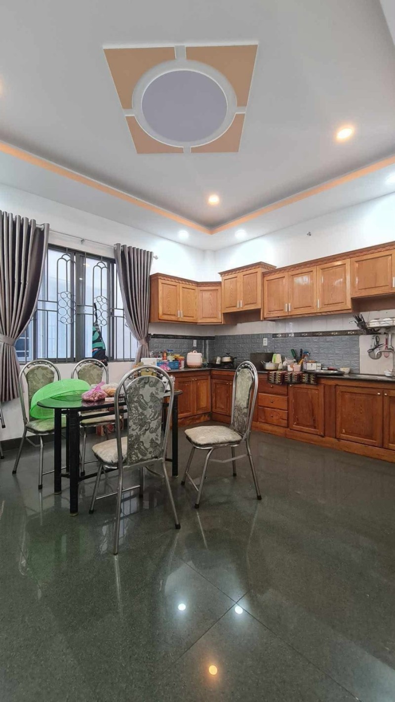 Bán nhà mặt phố đường số 10, Linh Trung, Thủ Đức, TP HCM. DT 90m2, 4 tầng, SHR. Giá 11,45 tỷ.