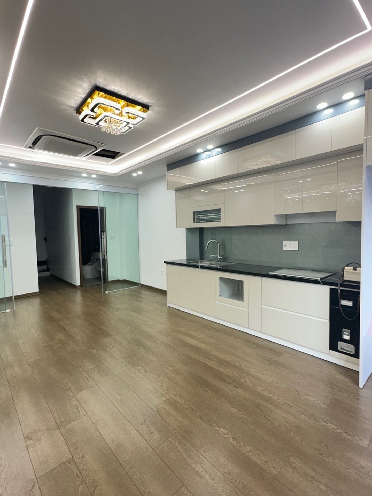 Bán nhà TĐC Cây Đa - 40m² x 6 tầng độc lập, thang máy, nội thất cao cấp.