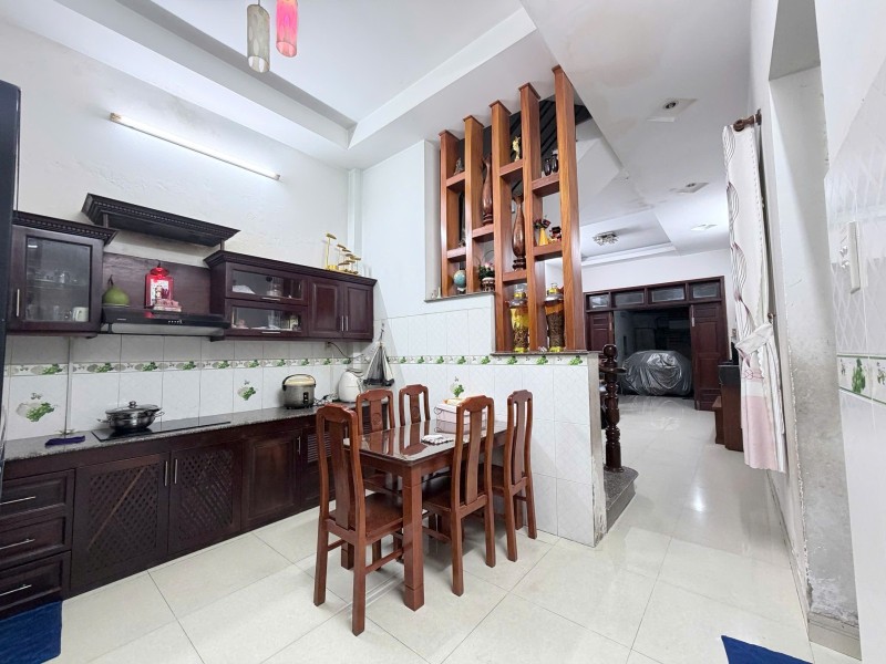 Bán nhà 105m2 đường Số 8, Linh Trung, Thủ Đức, TP HCM, 3 tầng, SHR. Giá 10,35 tỷ.
