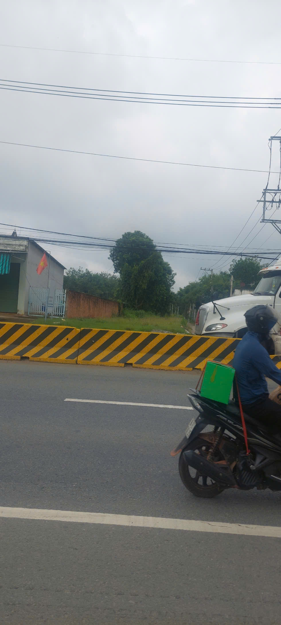 Chính chủ bán lô đất đẹp tại thị trấn Lai Uyên, H. Bàu Bàng, Bình Dương - Vị trí thuận lợi