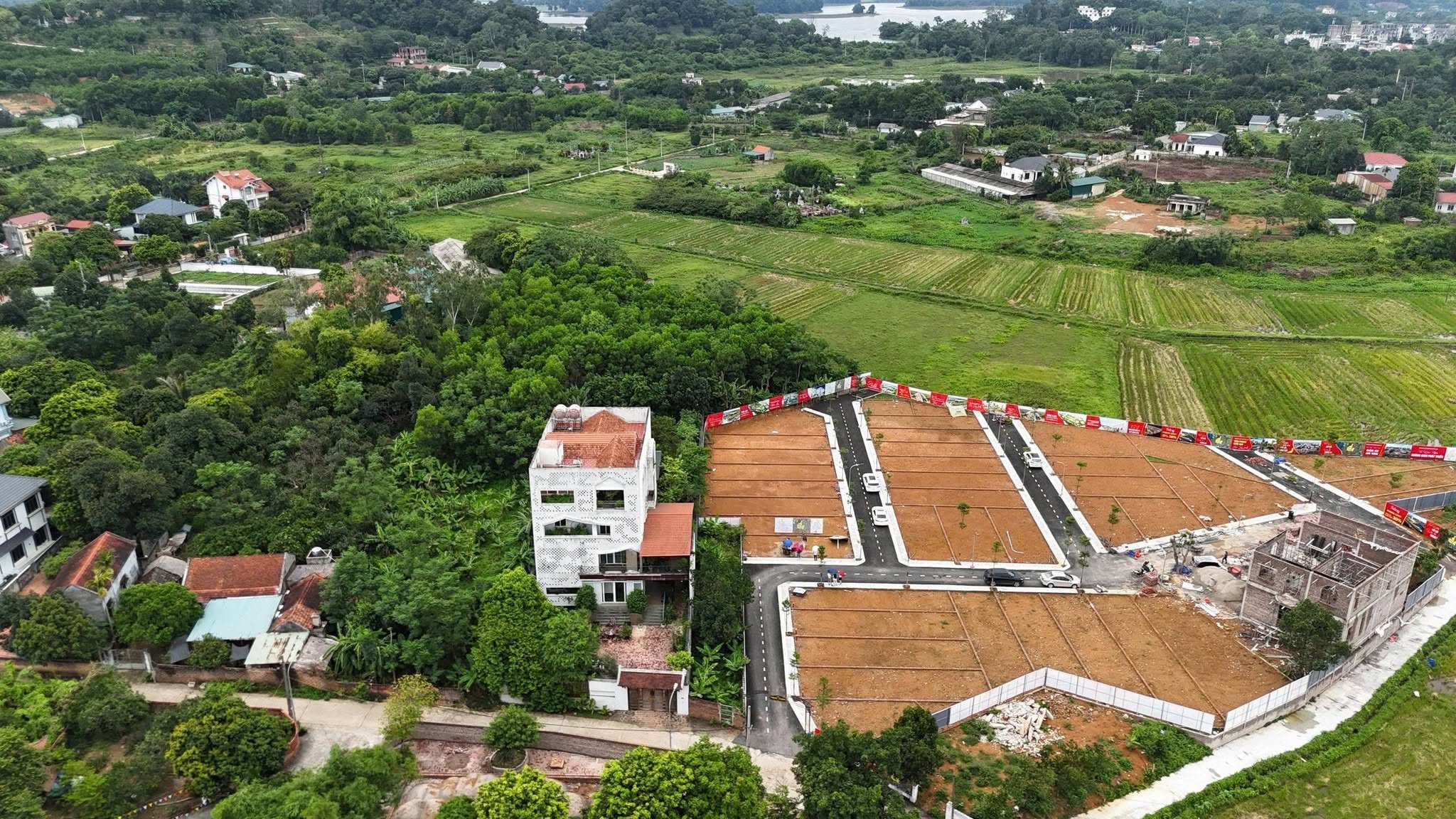 Bán đất nền 100m2 tại Cổ Đông, Sơn Tây, Hà Nội, sổ đỏ chính chủ, giá 3.2 tỷ. LH: 0365215880-2