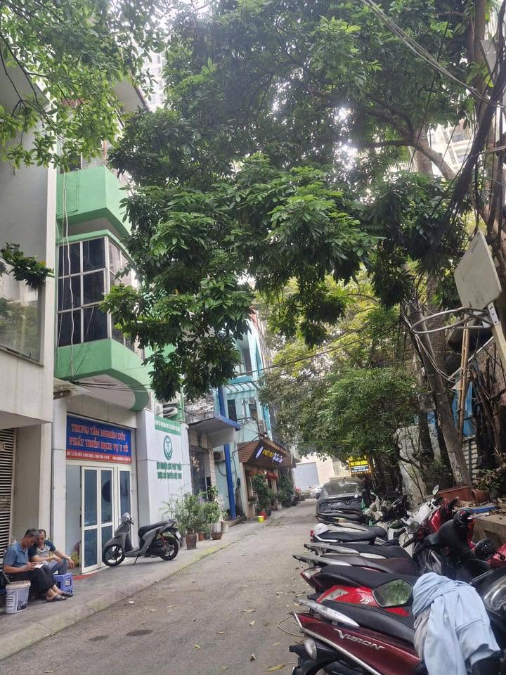 Bán Nhà Bát Khối 11 tỷ 60m ô tô đỗ cửa,chuyển vào nam sinh sống