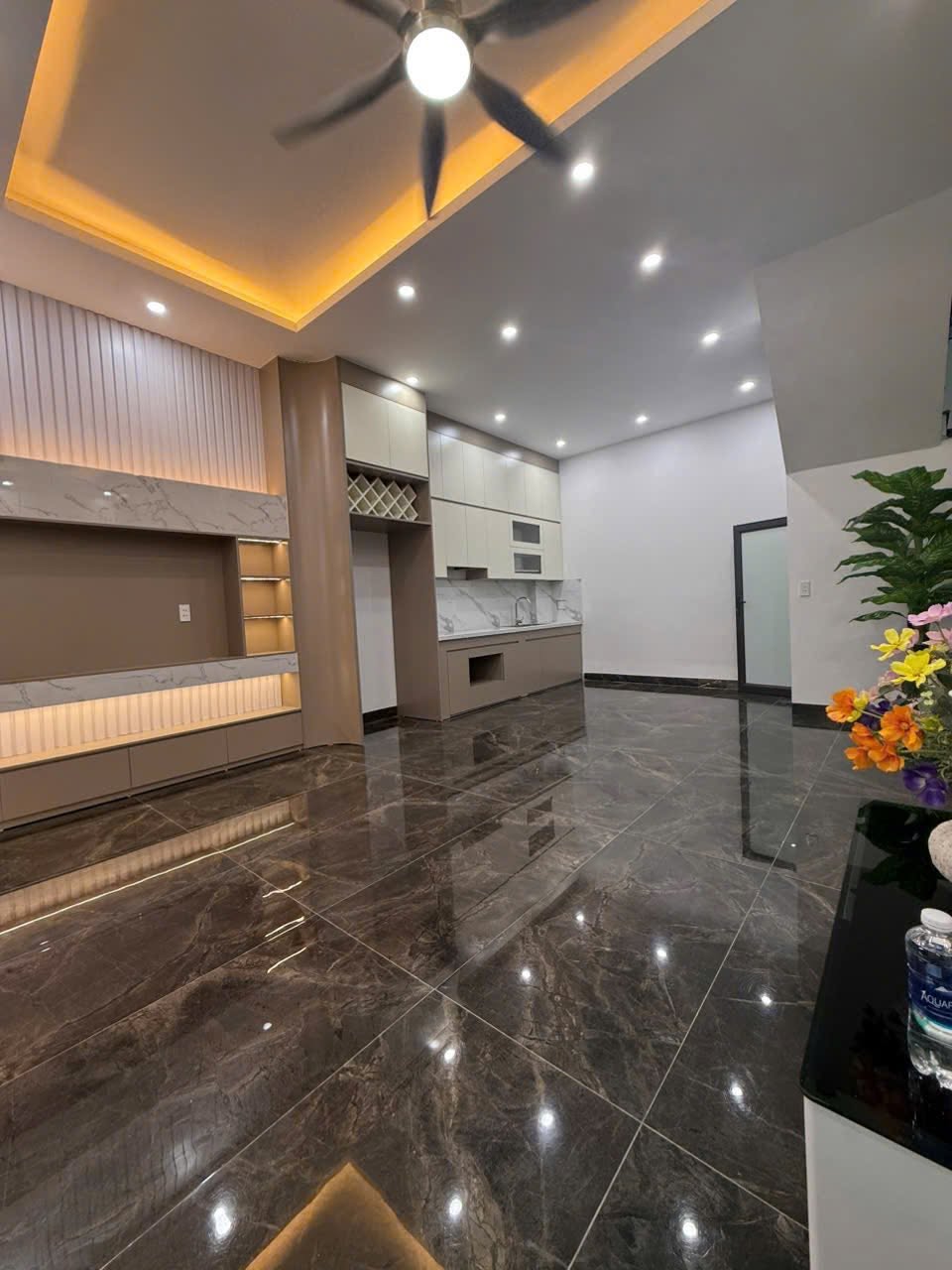 Bán nhà 3 tầng ngõ đường Trần Hưng Đạo, ph Ngọc Châu, TP HD, 43m2, mt 6m, 3 ngủ, gần đường lớn