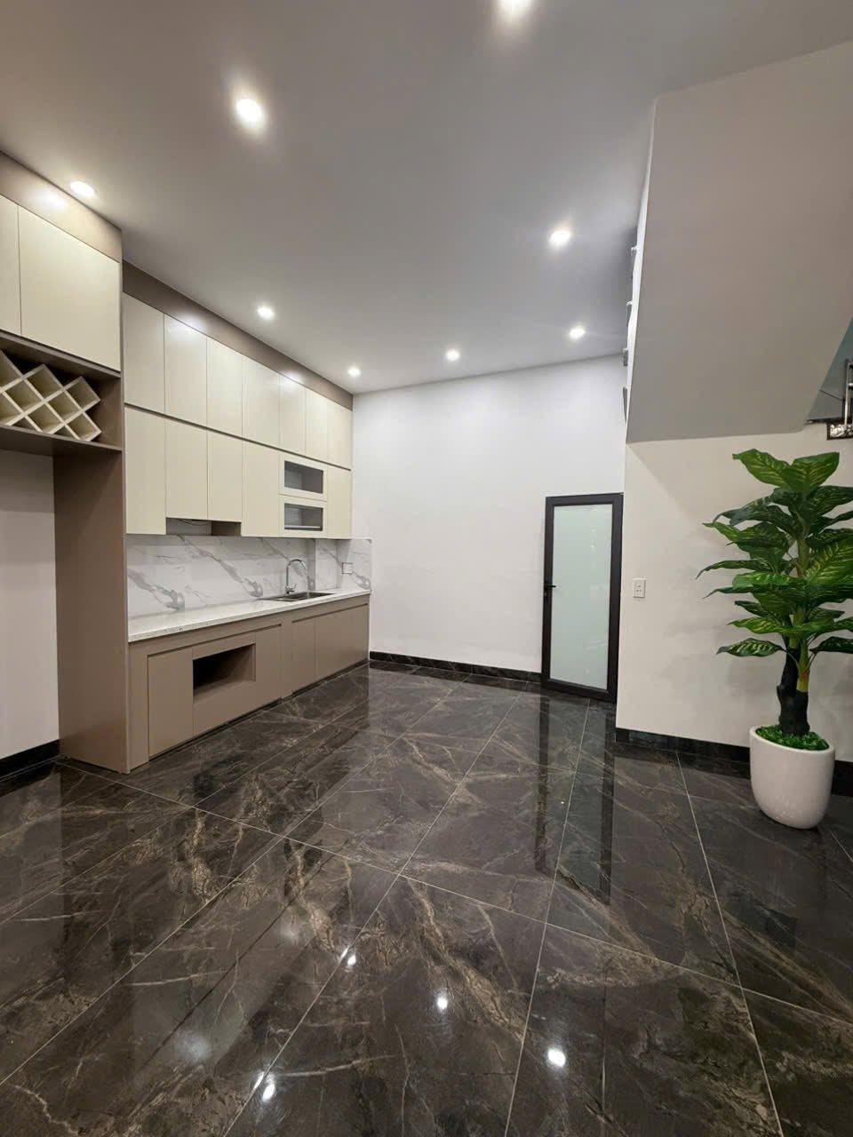 Bán nhà 3 tầng ngõ đường Trần Hưng Đạo, ph Ngọc Châu, TP HD, 43m2, mt 6m, 3 ngủ, gần đường lớn