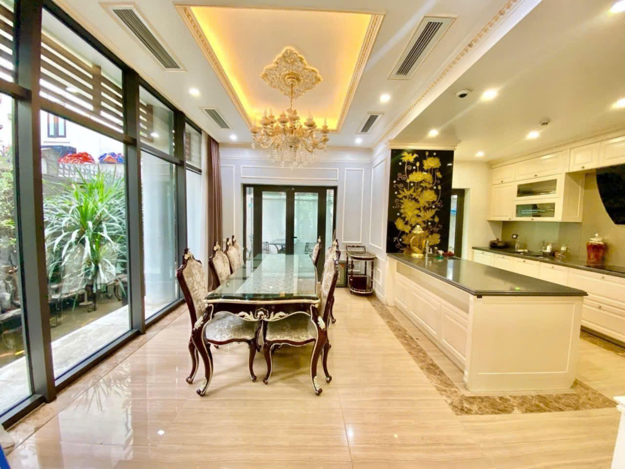Bán biệt thự Tây Hồ, gần hồ, 120m, ở sướng, đầy đủ tiện nghi, chỉ 35 tỷ