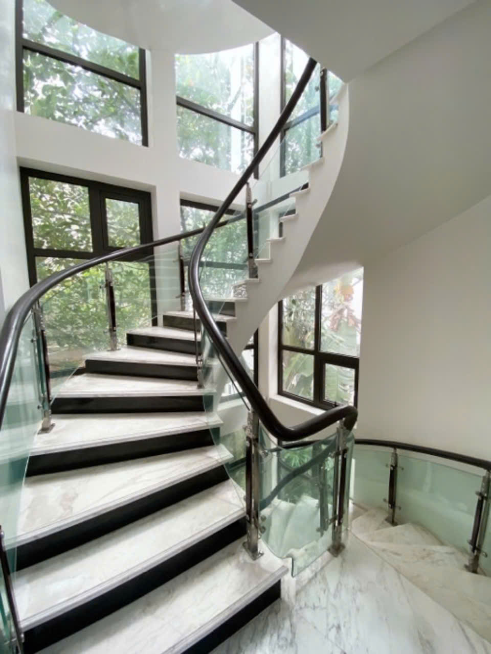 Bán biệt thự Tây Hồ, gần hồ, 120m, ở sướng, đầy đủ tiện nghi, chỉ 35 tỷ