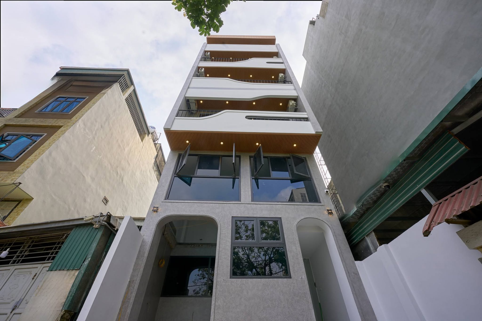 Bán nhà Bồ đề view hồ 20 tỷ 90m ô tô 7 chỗ,thang máy,sổ đỏ Long Biên