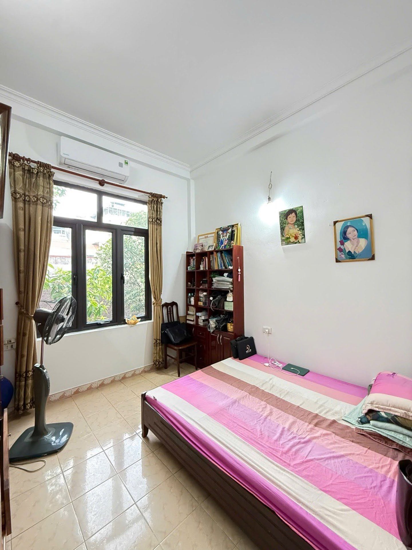 Bán nhà Hoa Lư, 30m2, 4 tầng, mặt tiền 4.2m, 9.4 tỉ, ngõ rộng xe máy quay đầu