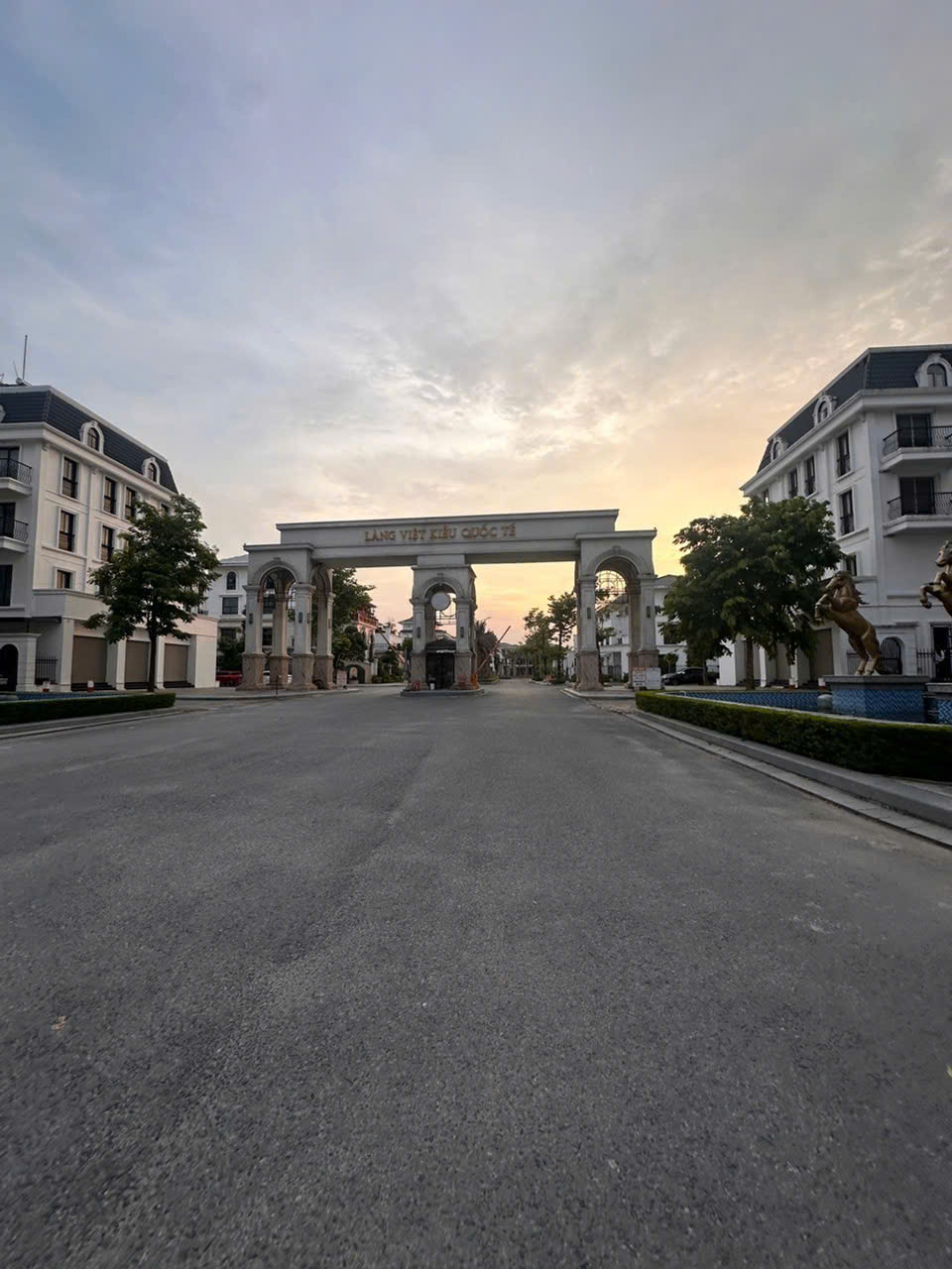 🏡Biệt thự Làng Việt Kiều Quốc Tế VĨNH NIỆM - 3 Tầng Thang máy 240M G.iá 17.8 tỷ