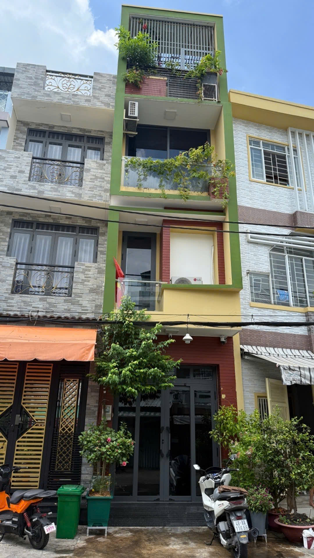 bán nhà hẻm xe tang  nhà mới sos gấp bán q4 
4  tấm rẻ bèo