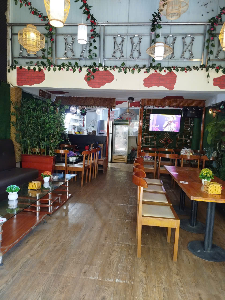 nhượng lại quán cafe hát cho nhau nghe ở phố Lê Trọng Tấn, Hà Đông Diện tích: 50m2 Giá nhượng: 90triệu